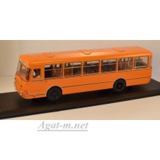 04018А-КЛБ Ликинский автобус-677М 1983г., оранжевый (запасное колесо)