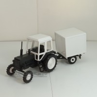 160014-1-МЛП Трактор МТЗ-82 пластик с прицепом белая будка, темно-синий/белый
