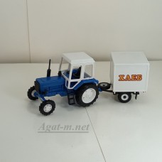 160015-МЛП Трактор МТЗ-82 пластик, синий/белый с прицепом будка "Хлеб"