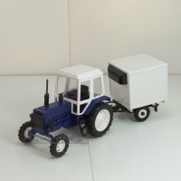 160018-1-МЛП Трактор МТЗ-82 пластик с прицепом белая будка "Рефрижератор", темно-синий/белый