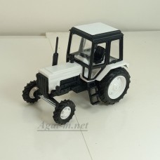 Трактор МТЗ-82 пластик двух цветный, бело-черный