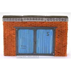 Фасад гаража №5 Красный кирпич, ворота прямые, голубые, плиты перекрытия