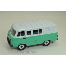 УАЗ-39099 комби двухцветный (пластик крашенный) белый/светло-зеленый